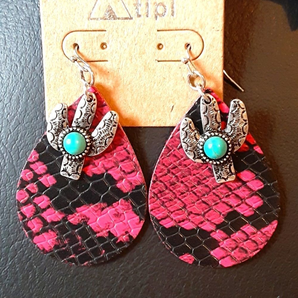 𝅺Pink Western Cactus Earrings